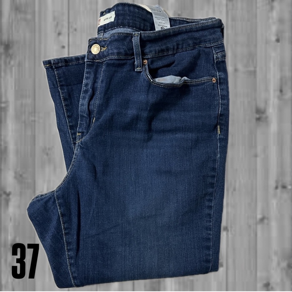 Signature by Levi Strauss Capri Jeans Size 16W, Semi-Distressed, Stretchy. (37)